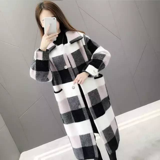 女人过了40岁就别穿得太老气了,40岁女人水貂绒搭配