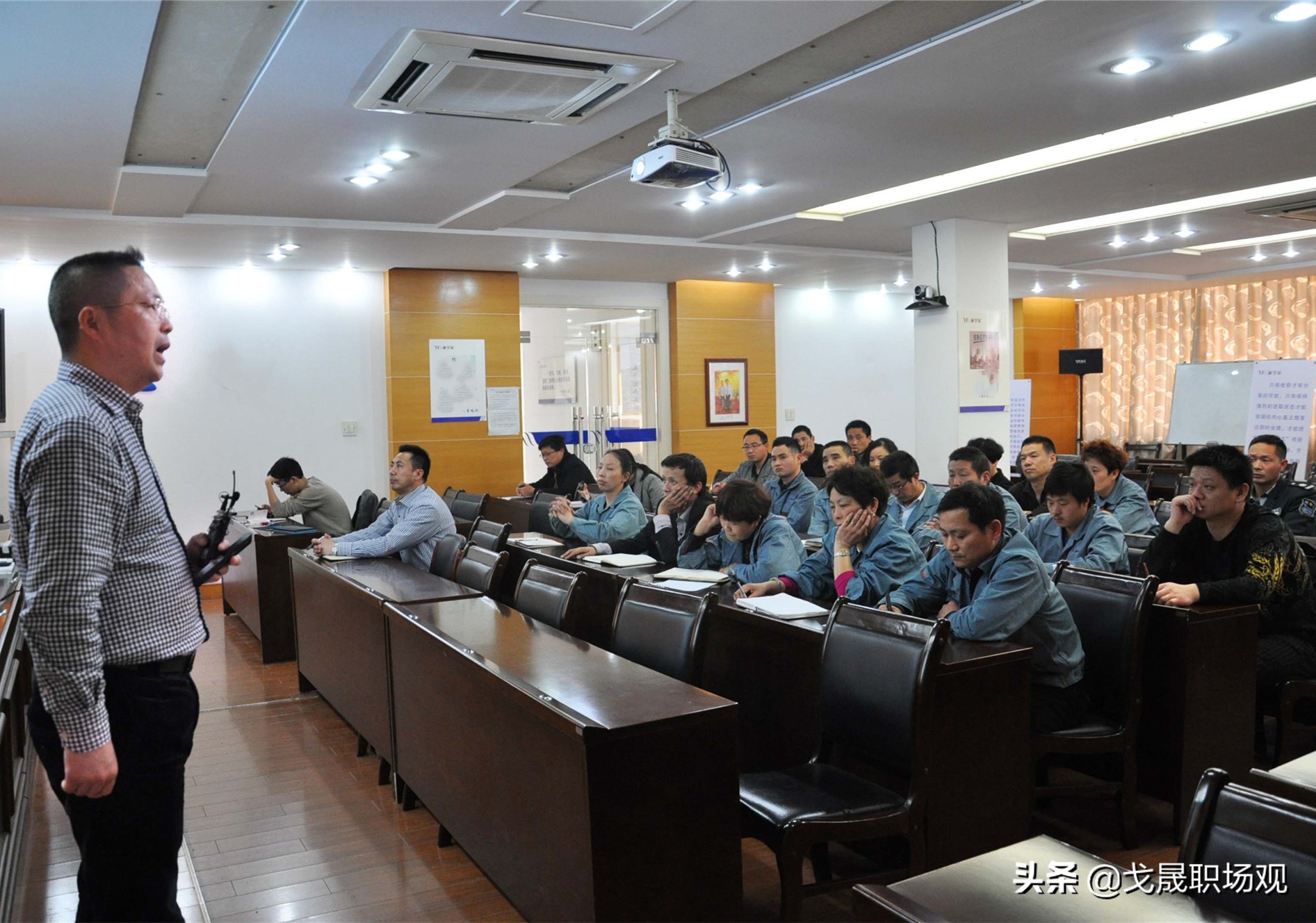 若你被老板直接孤立如何处理,职场中同事排挤孤立你的五大表现