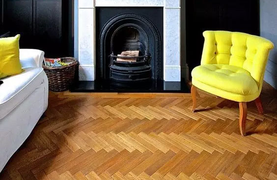 看一下铺地的拼图,木地板地砖拼接方法