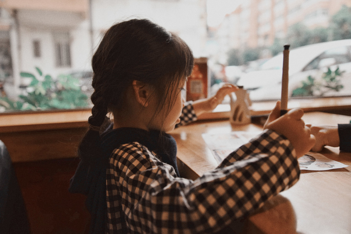 “妈妈,我身体流血了”,女儿第一次来月经,妈妈的处置堪称模范