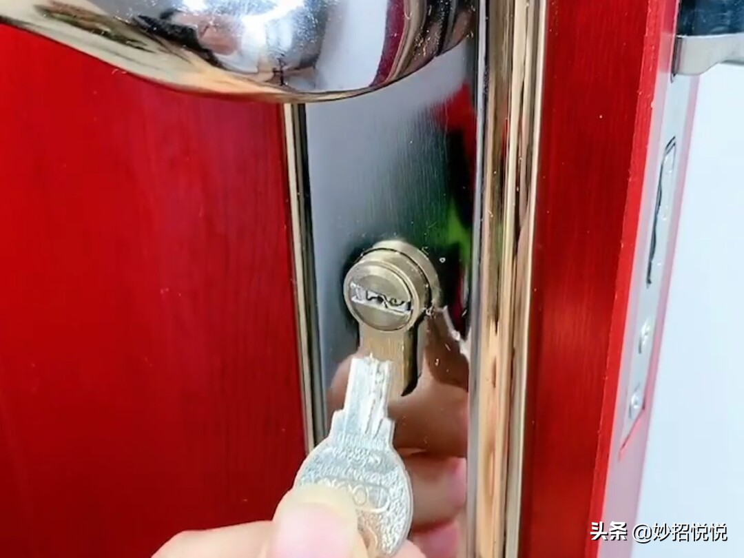 钥匙孔堵住了怎么开锁,钥匙断在门里用什么办法