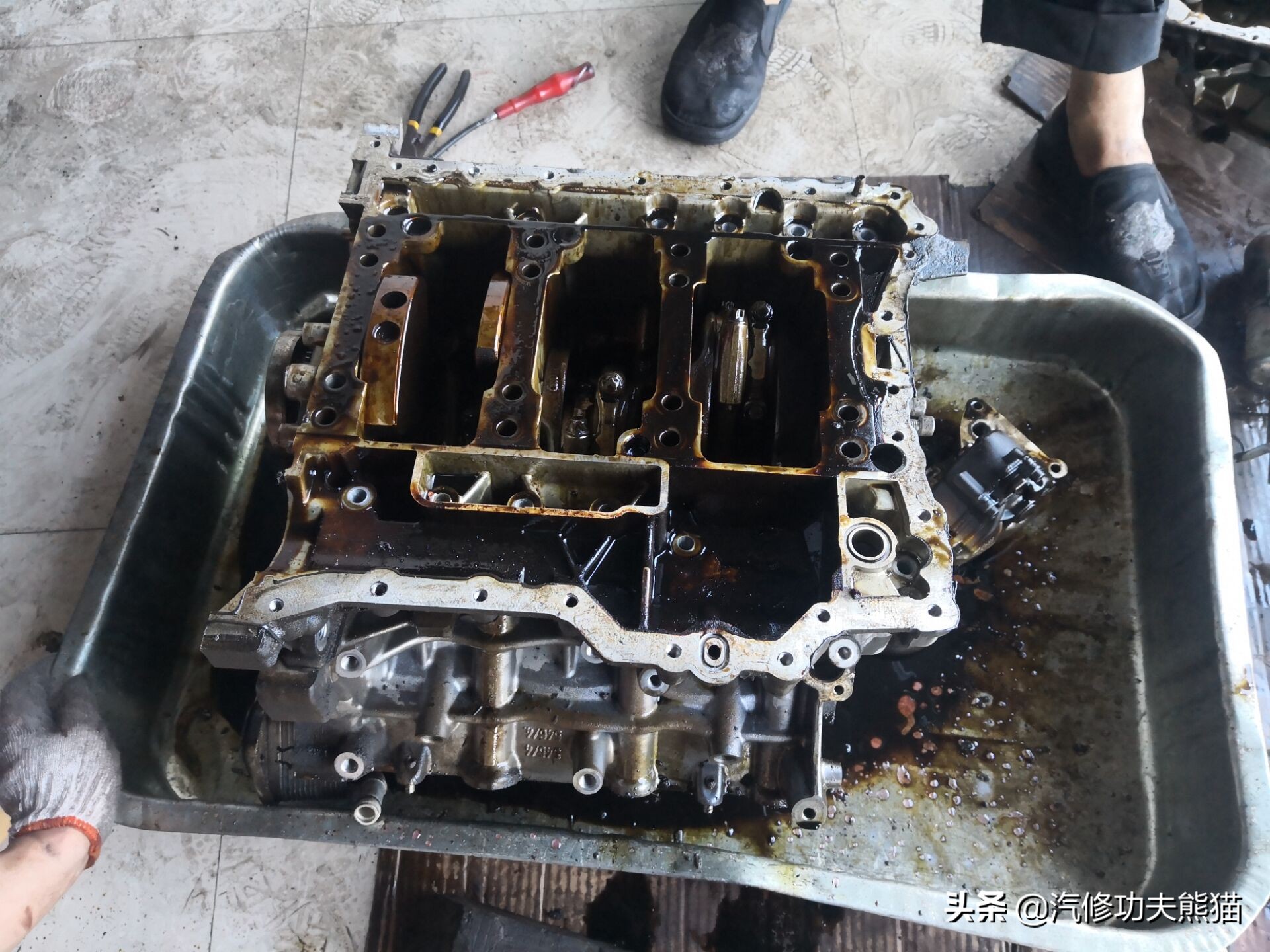 奥迪a6l2.4免拆烧机油处理靠谱吗,奥迪a6l2.4烧机油大修注意事项