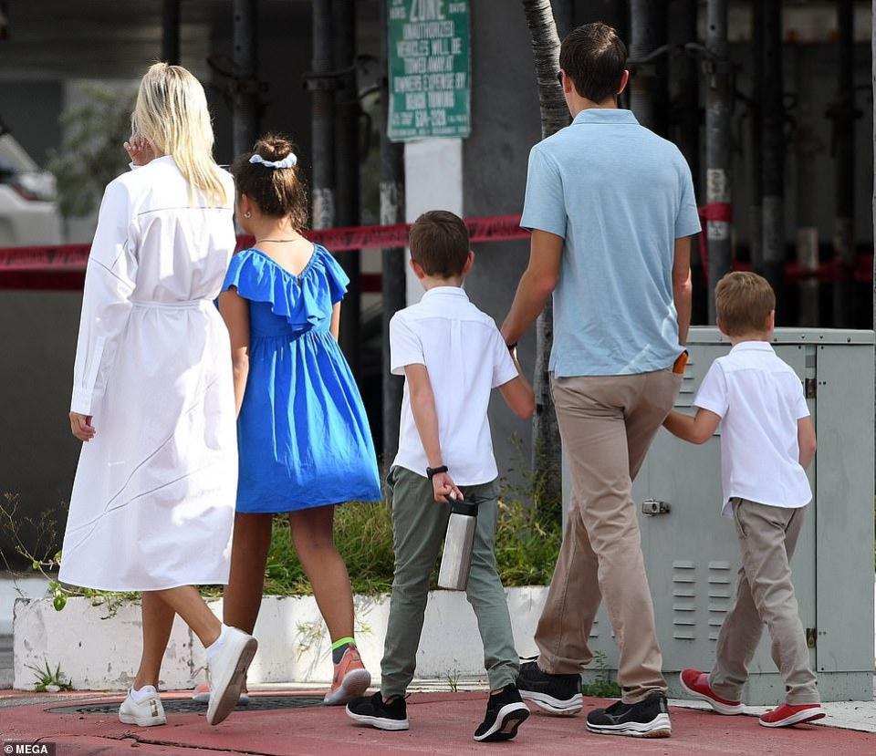 伊万卡亲吻丈夫,伊万卡和老公的吻戏