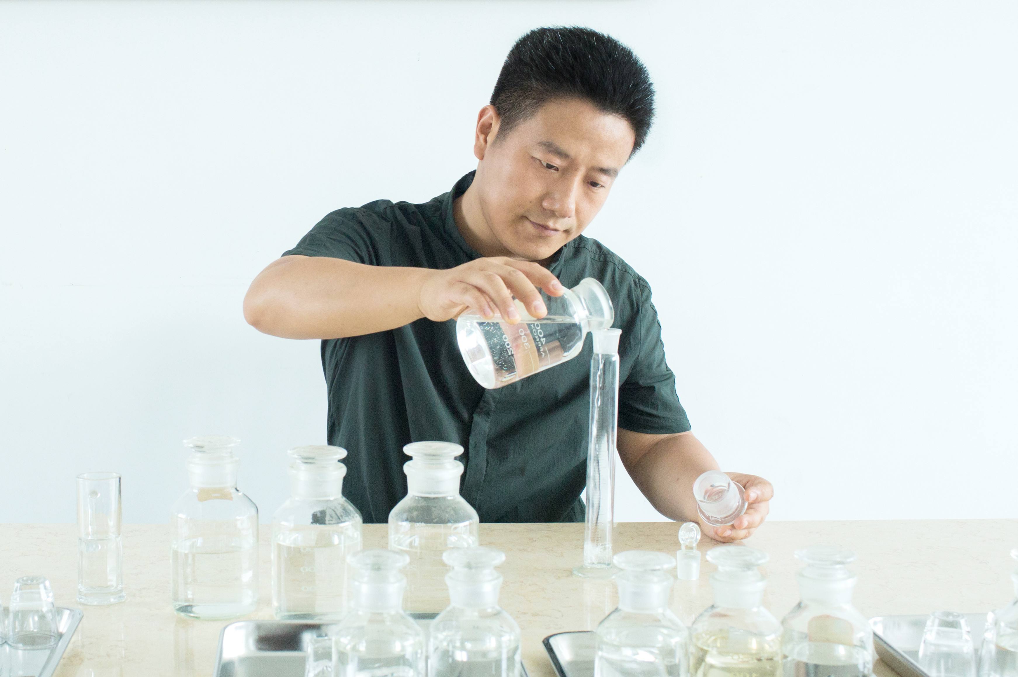 五粮正宗子均邓公液——致敬生活：你孤独的一生，繁花似锦