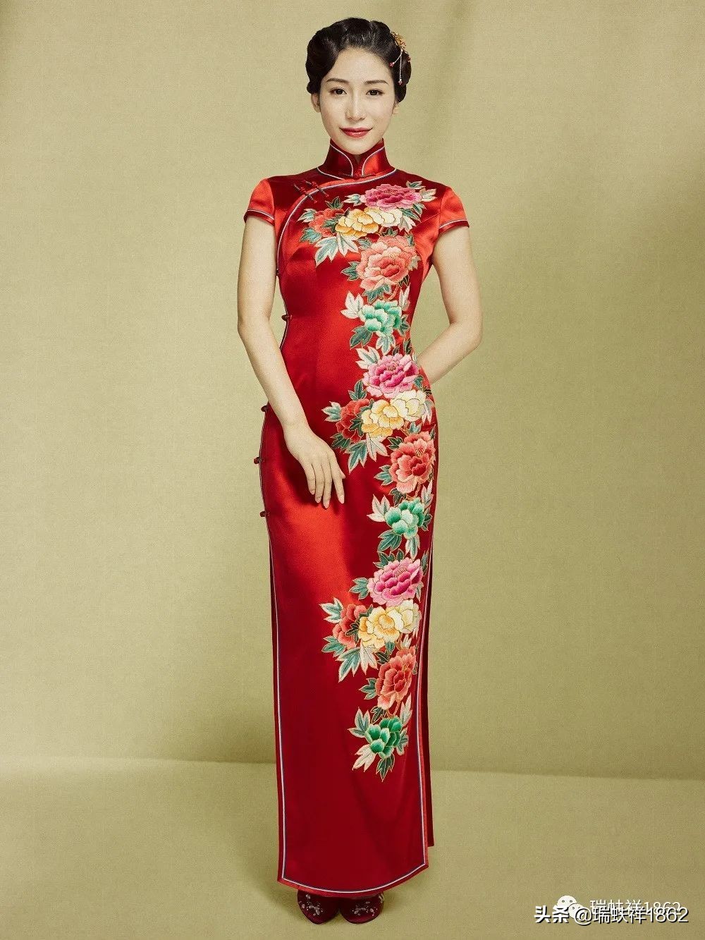 新中式旗袍图片,新中式旗袍古典