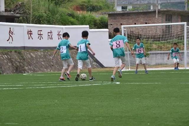 趟着泥水的足球梦，云南一俱乐部向足球少年发出梦想邀请