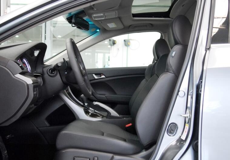 思铂睿2.4加速对比十代雅阁2.0,14年雅阁对比15年思铂睿