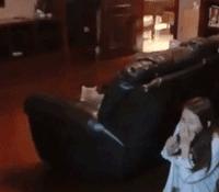 搞笑gif目光全在腿上了,爆笑gif动图我们一起出去霸气一点