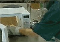 把葡萄放进微波炉爆炸实验,把两个葡萄放进微波炉