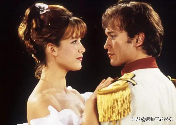 梨涡浅笑，美丽动人的苏菲玛索用她标志性的笑容融化有情郎