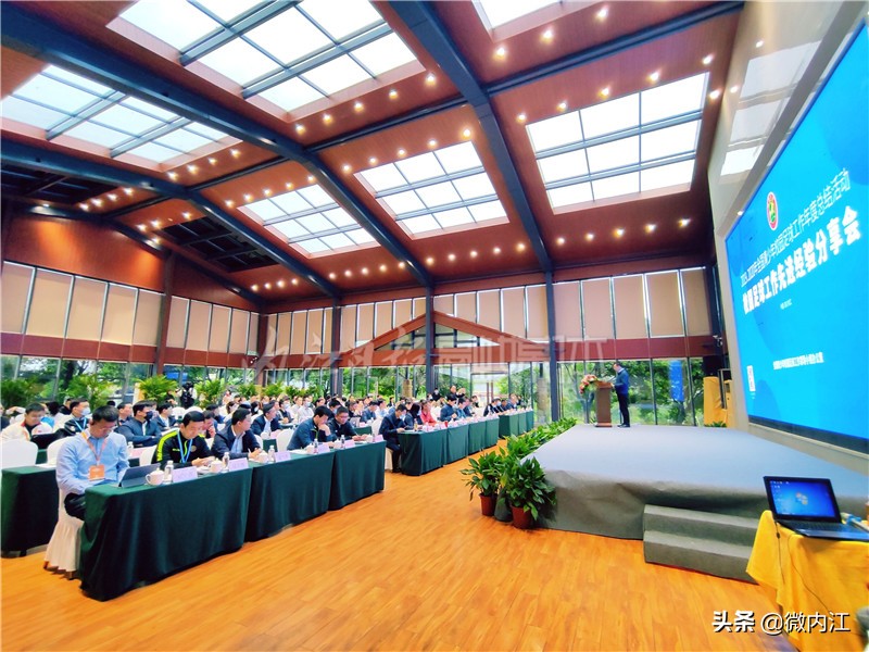 校园足球怎么踢好中后卫,校园足球比赛战术