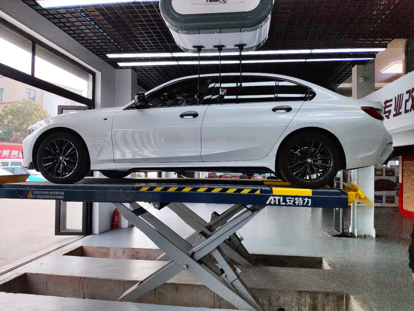 宝马325li曜夜版有排气声浪吗,20款宝马325li曜夜运动原厂排气