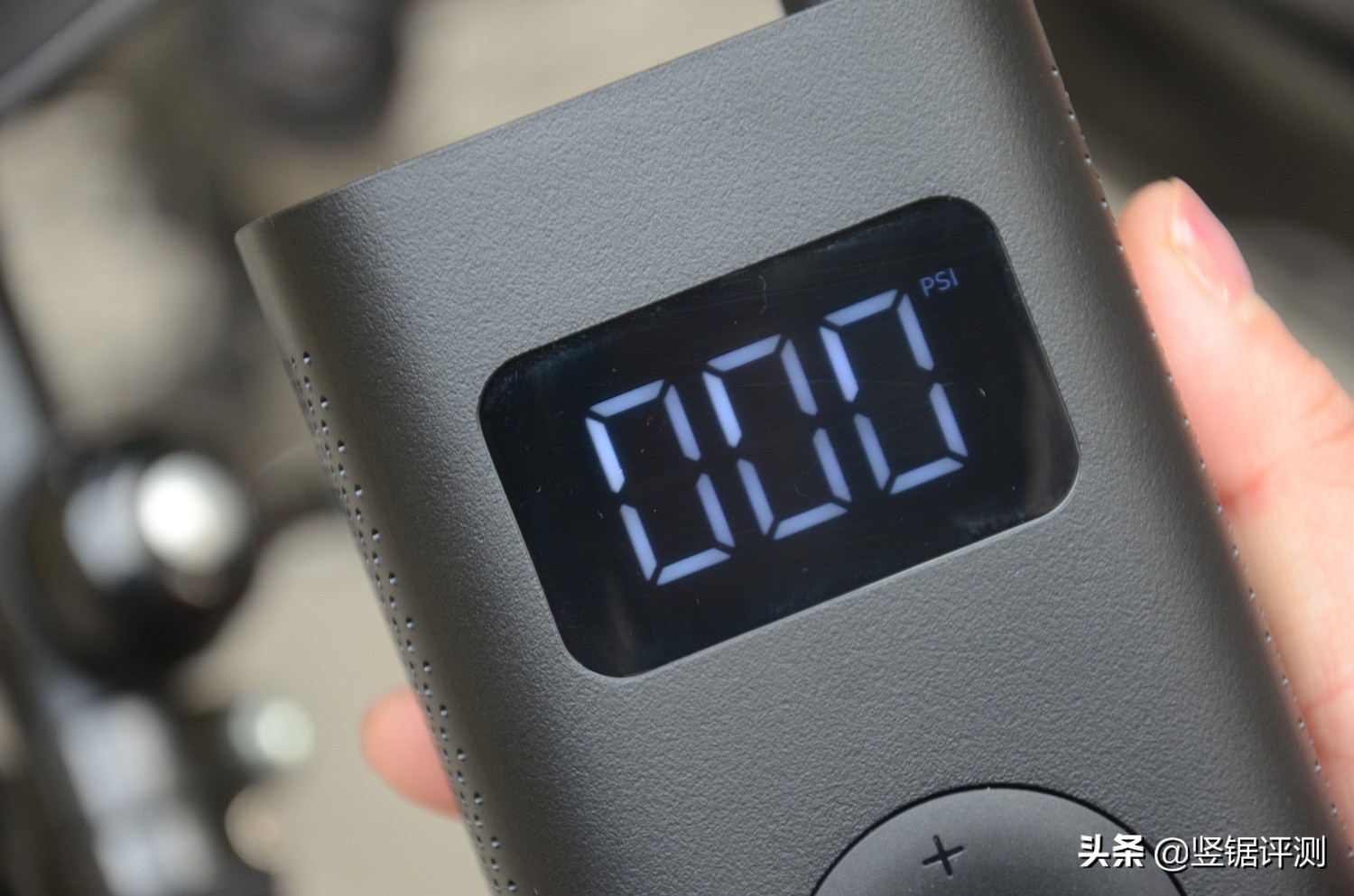 小米70迈胎压监测仪,小米充气宝测胎压