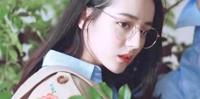 迪丽热巴代言过的眼镜有哪些,迪丽热巴代言过的眼镜