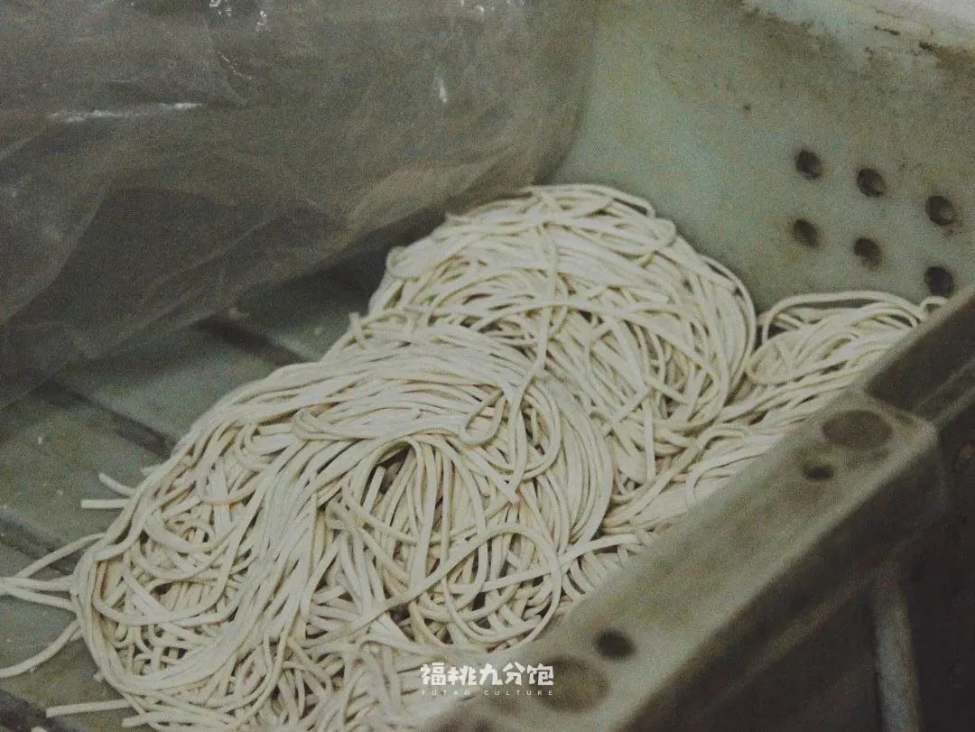 王宝强吃面道士下山,道士下山吃面图片