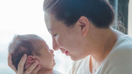 宝宝排斥奶瓶怎么办一喝就干呕,宝宝排斥奶瓶怎么办