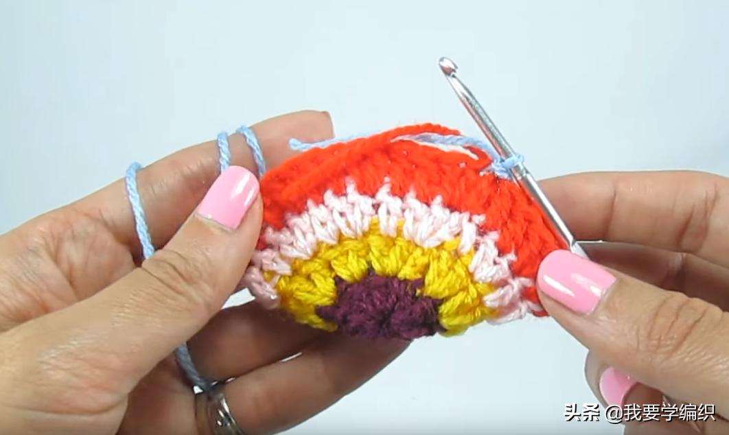 最简单钩袜子视频,时尚彩虹地板袜编织图解