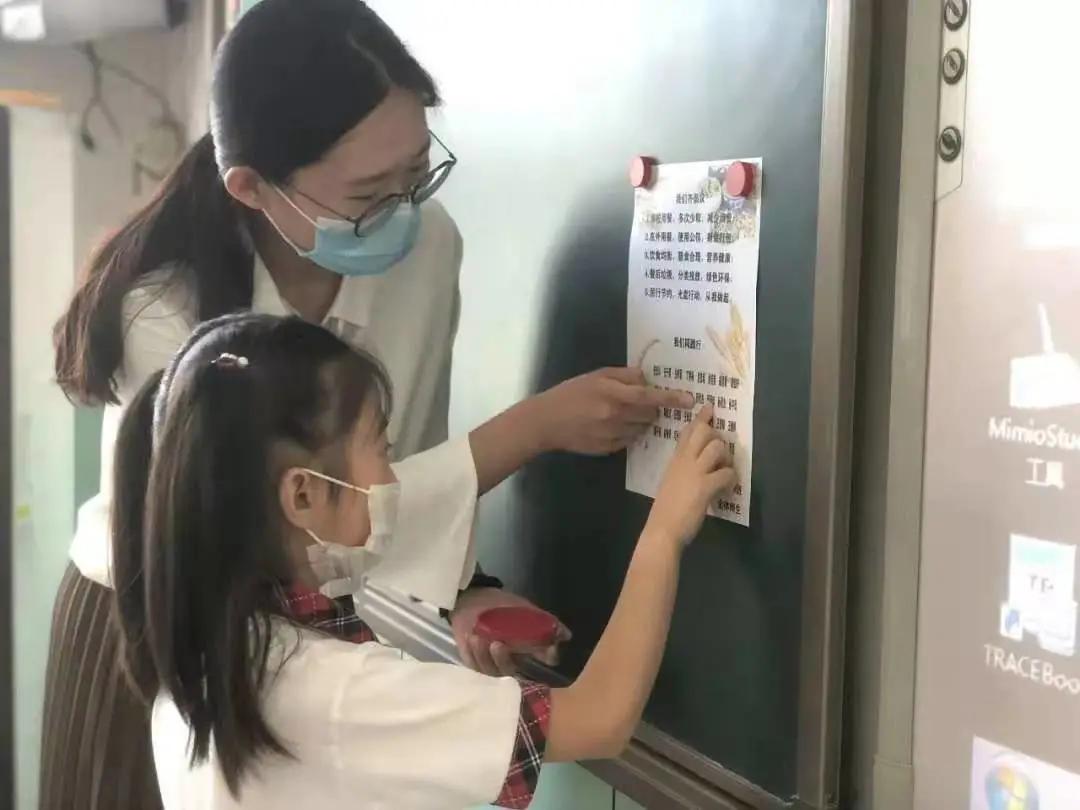 小学垃圾分类公益,阳光小学开展垃圾分类