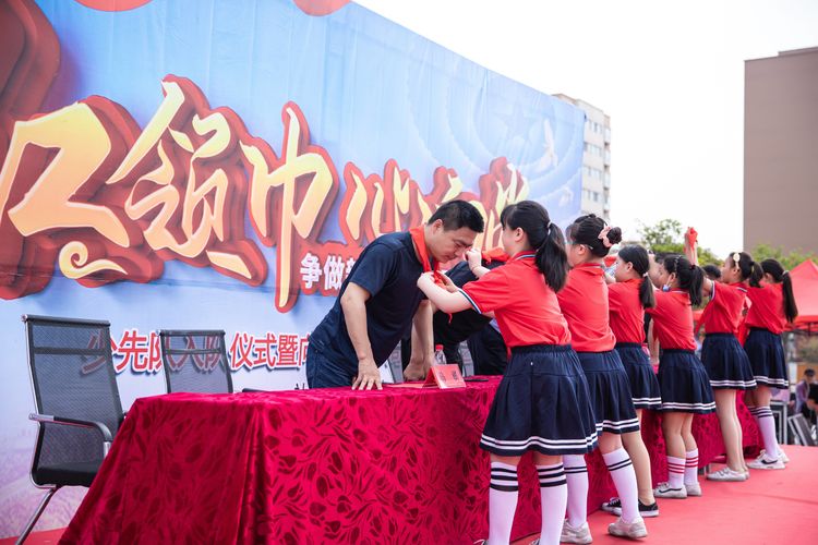 思源实验学校少先队入队仪式,社旗一小少先队入队仪式