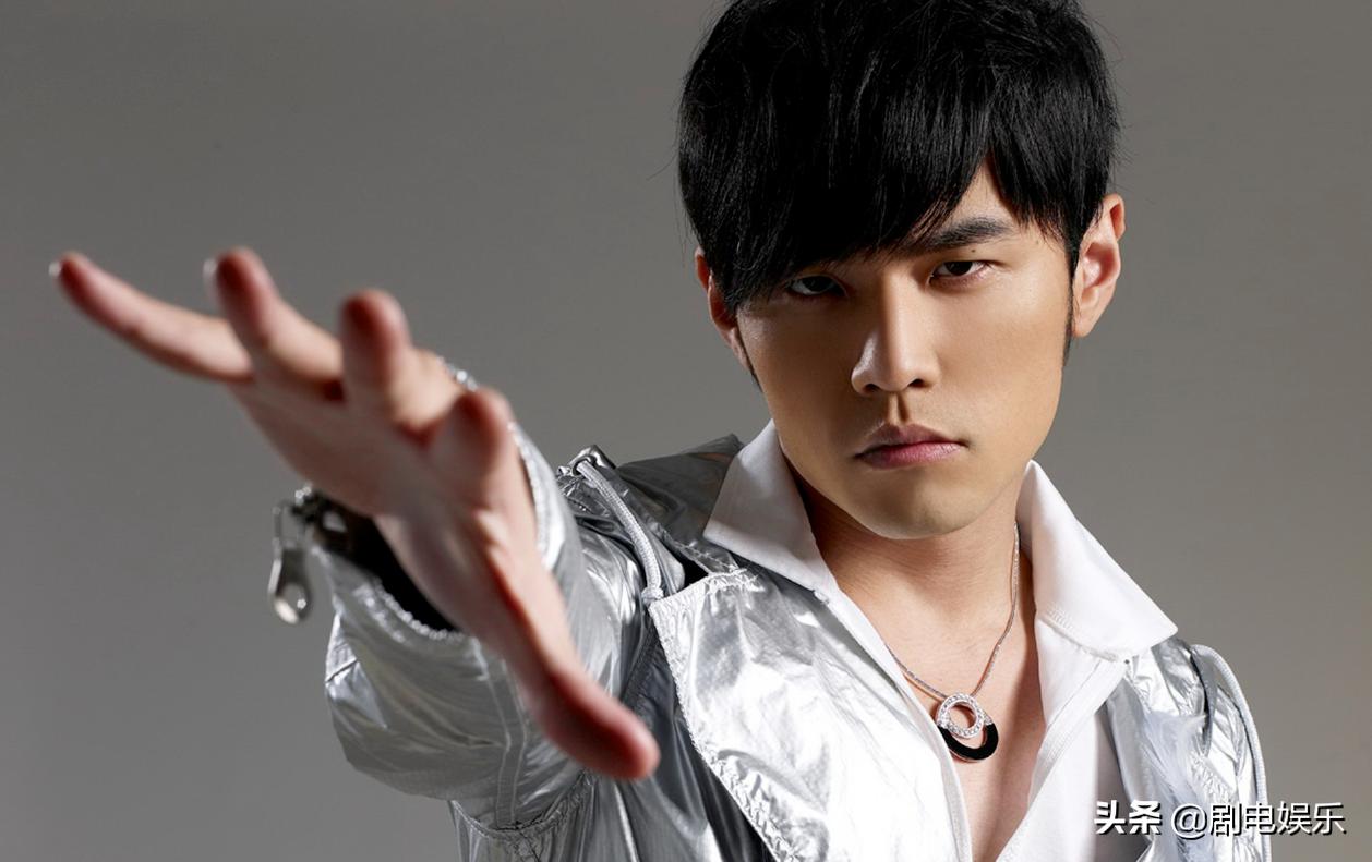 蔡徐坤和周杰伦的流量大战,蔡徐坤周杰伦流量战评论