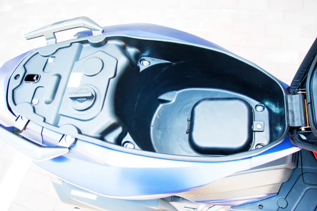 城市高颜值燃油踏板车,城市炫酷150踏板摩托车推荐