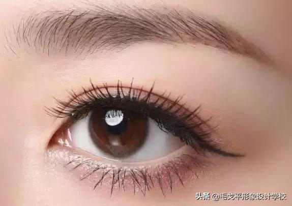 眼线怎么画好看新手最简单的,新手适合画内眼线还是外眼线