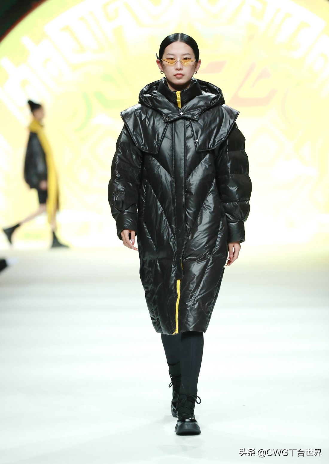 亦帛时尚羽绒服是品牌吗,亦帛时尚2021冬羽绒服发布会