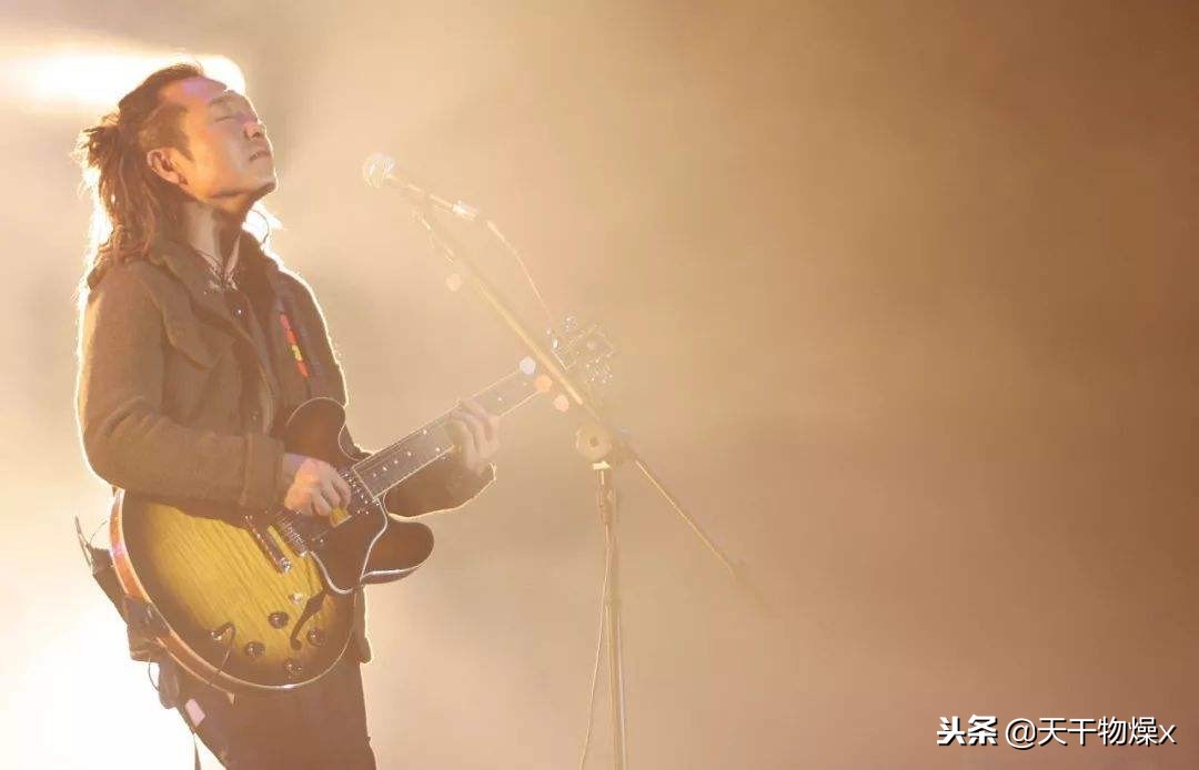 许巍生活不止眼前的苟且,许巍追逐我们心中的诗和远方