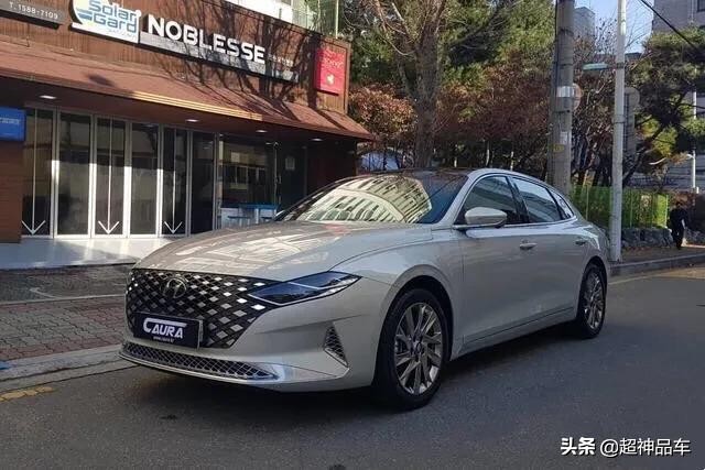 现代雅尊升级贯穿尾灯,新款现代雅尊黑武士