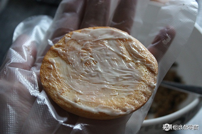 轻松玩烘焙想吃红遍四海八荒的肉松小贝可是又不想排队，自己做