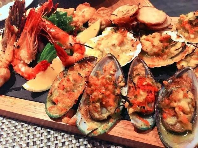 这家店年底真嚣张！捷克比尔森啤酒，买一送一嗨爆2018最后一个月