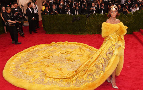 山东天后蕾哈娜代言,山东天后蕾哈娜走马现场版