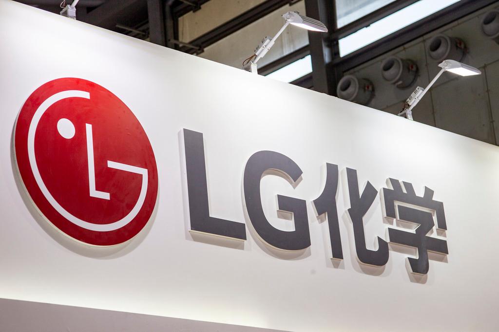 a股新能源汽车龙头是哪个,新能源锂电池龙头股票排名榜