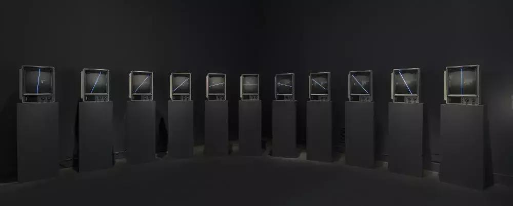 他是视频艺术的鼻祖，比我们早半个世纪就在拍摄了！