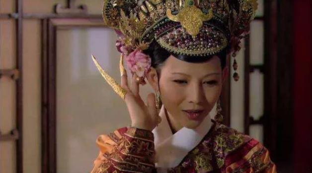 后宫的娘娘为什么要戴指甲套,后宫嫔妃为什么要戴长指甲