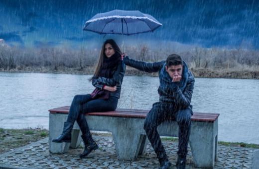 男人真爱一个女人是胆大还是胆小,男人真正爱一个女人是胆怯