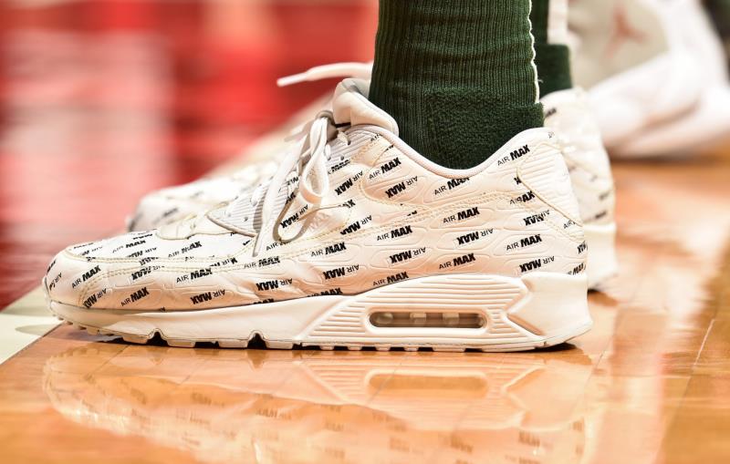 乔丹复出回归芝加哥主场,95年乔丹宣布回归视频