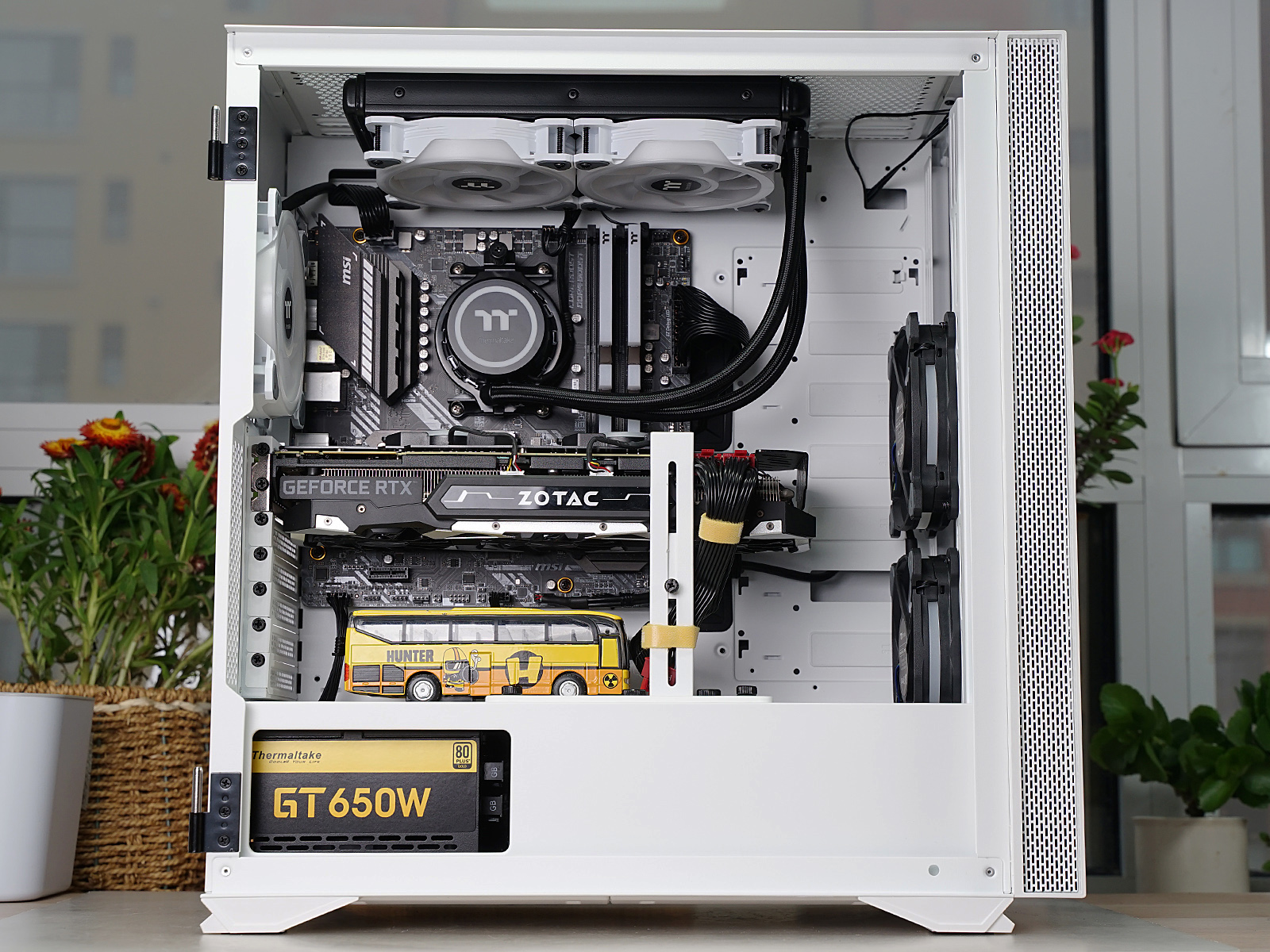 秀桌面：送老婆RGB全家桶PC，钱都花在光效上的感觉真棒