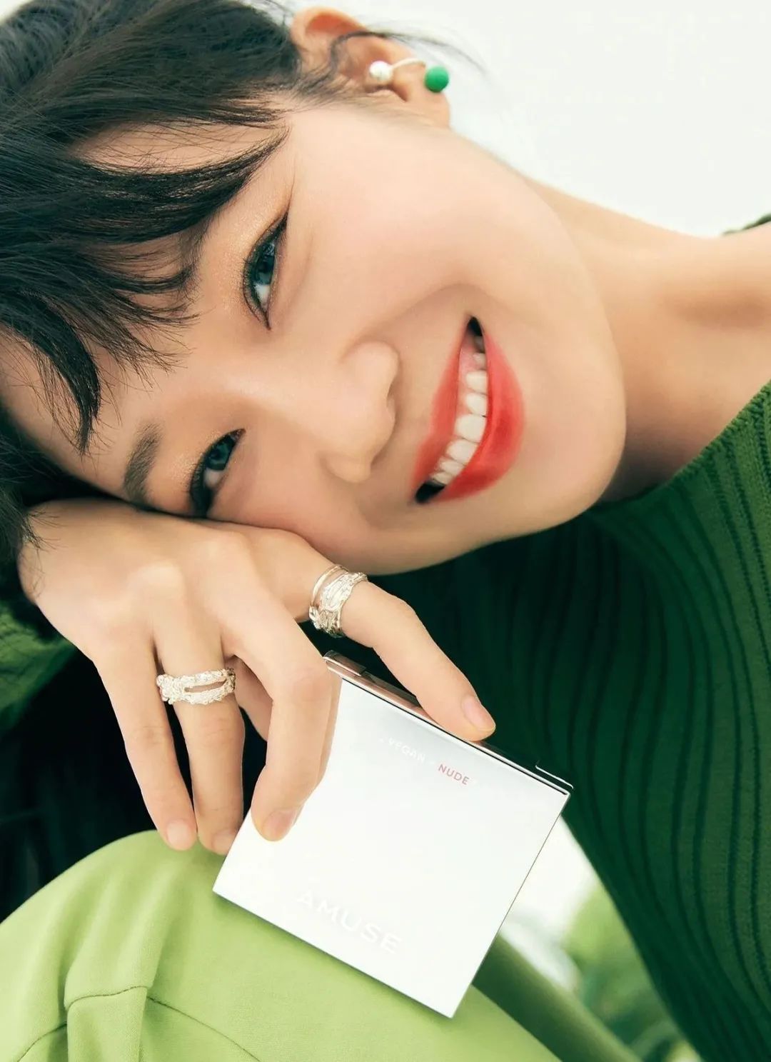 王嘉尔炸裂现场宣美 (王嘉尔宣美最新视频)