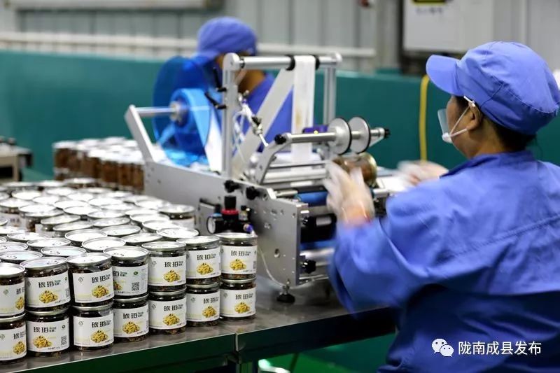 我叫成县，这是我2019年的自拍照~