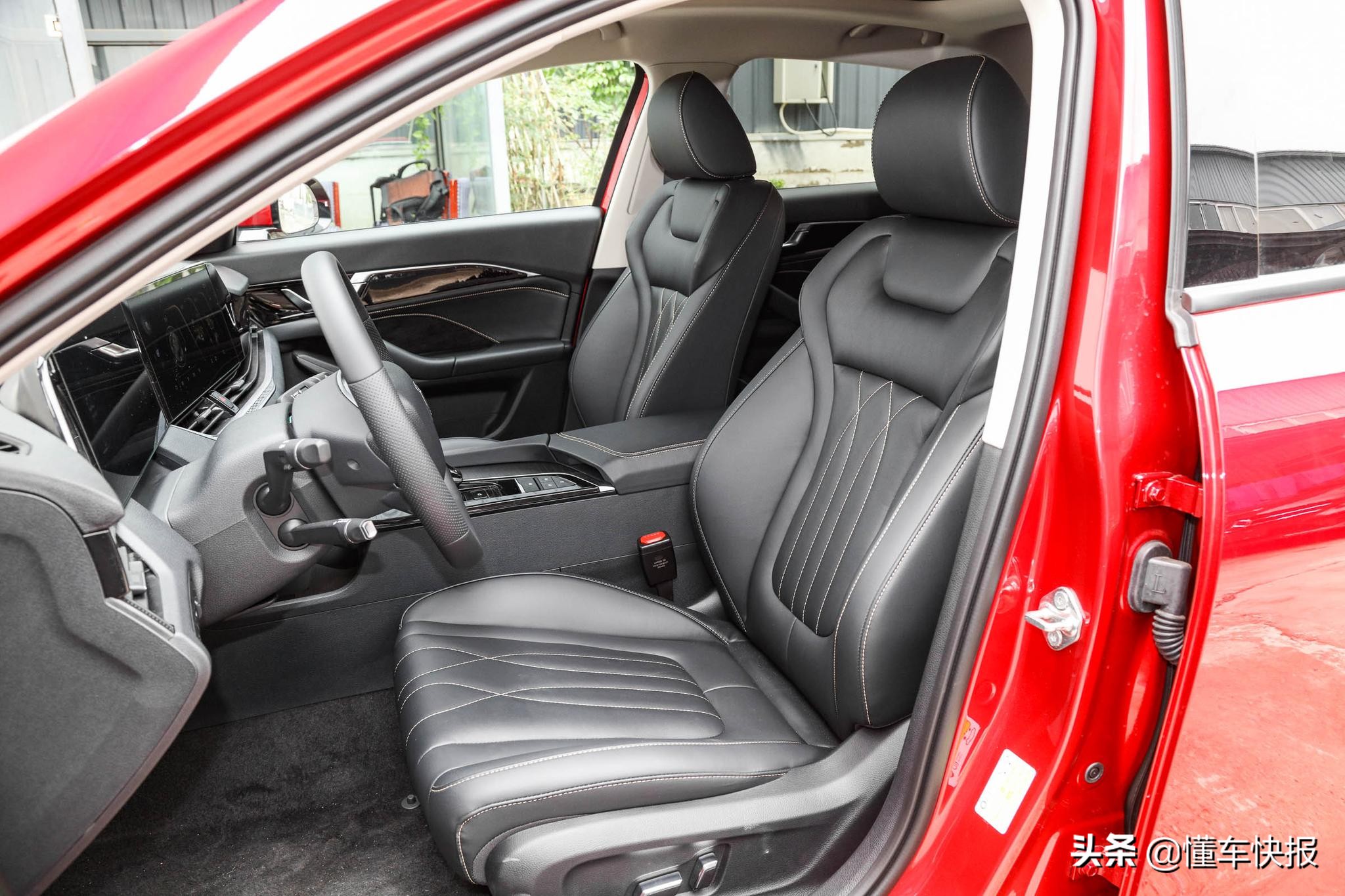 全新一代奔腾b70外观,全新一代奔腾b70实拍