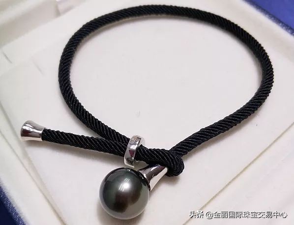 潮男进击路|男人戴珍珠是种什么体验？