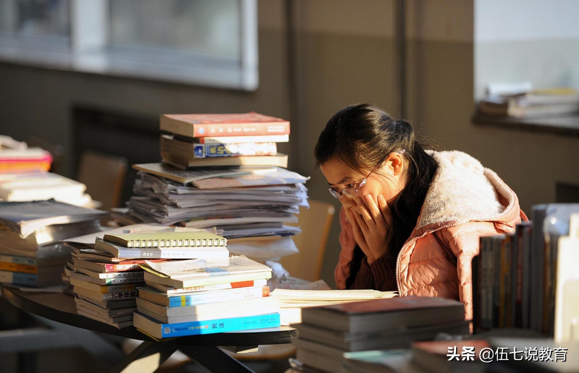 暨南大学劝退27名研究生，原因是学习年限太久，网友表示早该如此