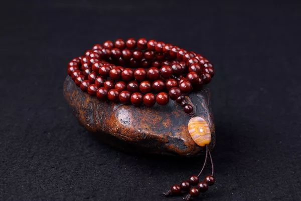 紫金鼠手串适合什么生肖,不同生肖适合戴什么木头手串