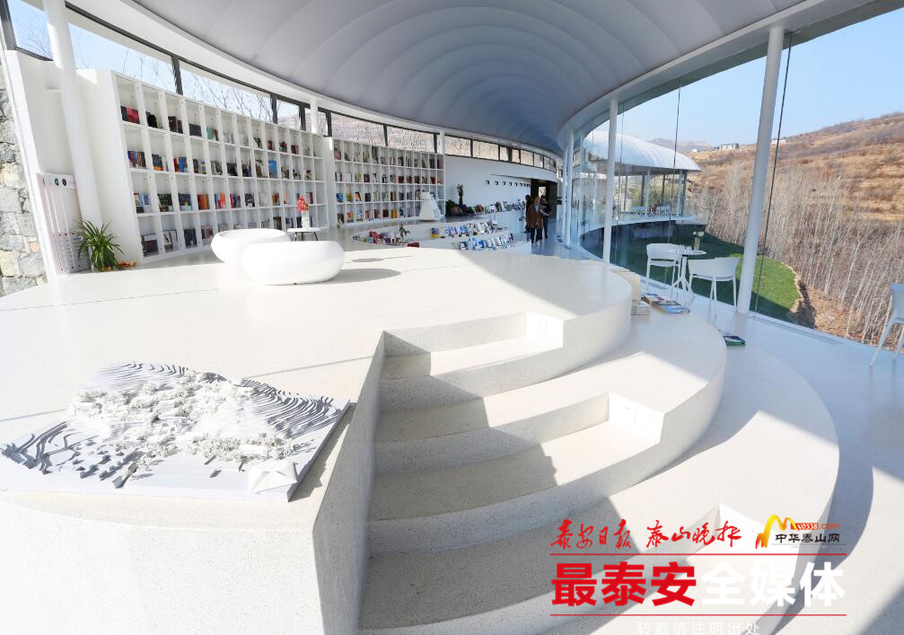 峰中有朵“故乡的云”云巅之上品书香