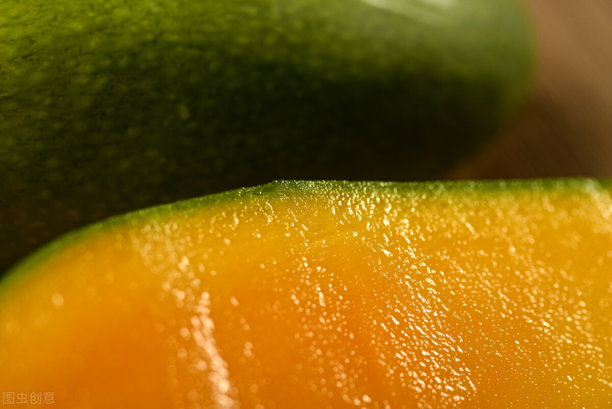 青芒果里边是黄的脆的可以吃吗,青芒果硬的能直接吃吗