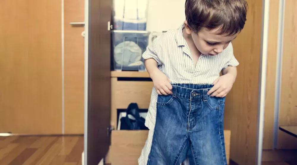 16岁孩子应该怎样刮胡子,小孩子用刮胡刀刮胡子要注意什么