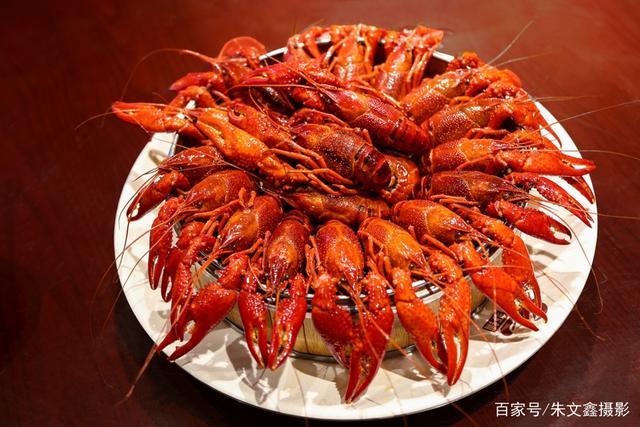 小龙虾原产地潜江深夜小龙虾盛宴,舌尖上的美味小龙虾