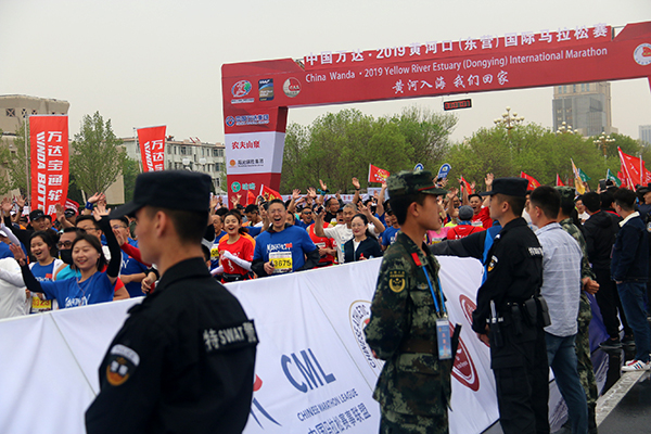 跑狐周记｜北大博士半天走98800步惹争议波马慈善筹款创新高