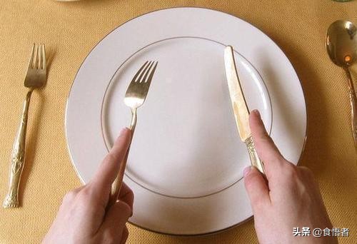 西餐上菜顺序列举三条西餐礼仪,西餐礼仪吃汉堡